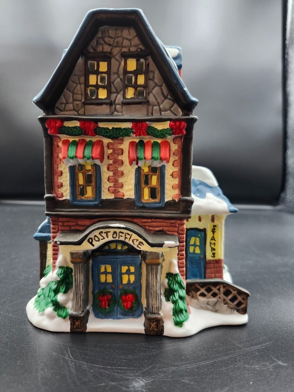 Dillard's Winter Glens Lighted Post Office 2001 Christmas Village
